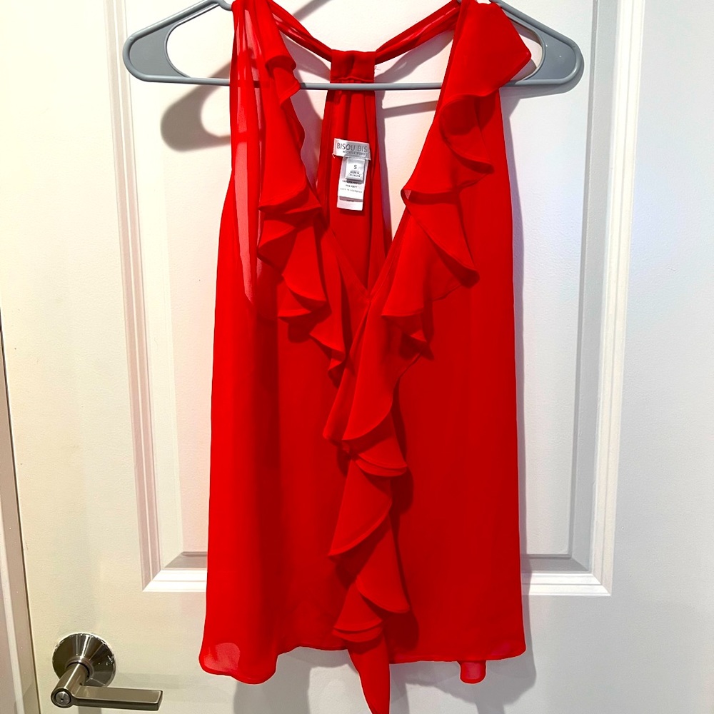Beautiful blouse for a perfect day at the beach or a casual lunch.